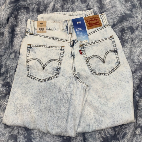 COPY - Brand New Levi Jeans - Picture 2 of 4